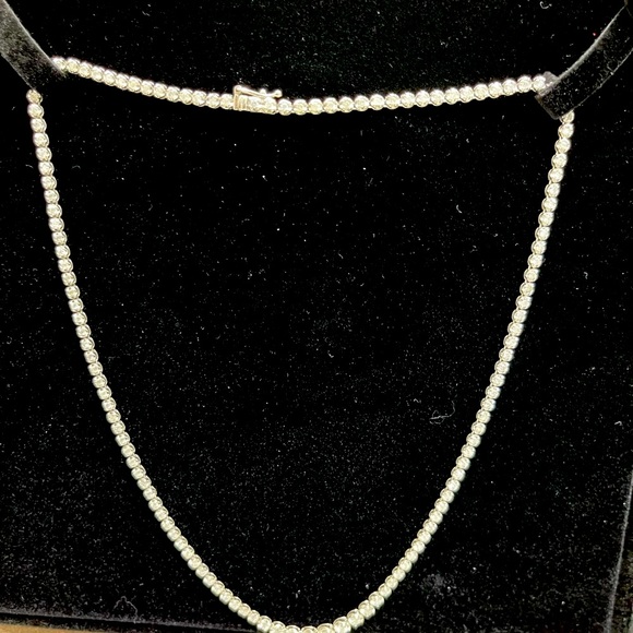 Beautiful 3 carat graduated tennis necklace in 18k white gold with certificate. - Picture 7 of 8